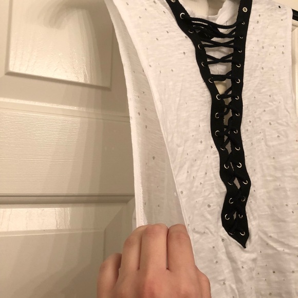 Lace up boxy cropped top - Picture 3 of 3